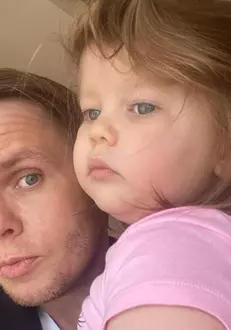 codin-maticiuc-ipostaza-adorabila-alaturi-de-fetita-sa-smaranda-se-bucura-de-soare-in-maldive_2_size20