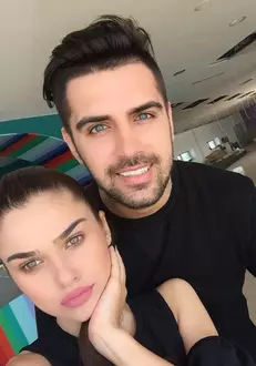 gestul-romantic-facut-de-alex-leonte-pentru-theo-rose