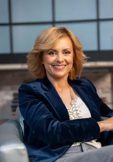 simona-gherghe-om-de-televiziune-interviu-pentru-catine.ro_-683×1024-1