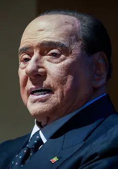 silvio berlusconi a murit