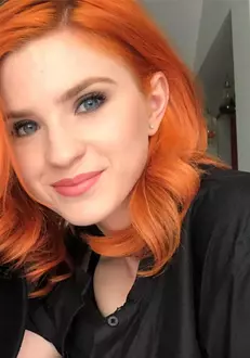 1-cum-arata-mama-biologica-de-la-botosani-a-actritei-criss-ciobanasu-tanara-este-infiata