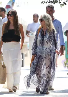 *EXCLUSIVE* ‘Griselda’ star Sofia Vergara and her friend makeup mogul Anastasia Soare seen at Alpemare Beach