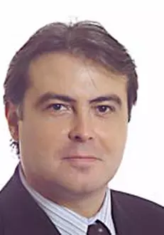 Cine-este-Adrian-Cioroianu-