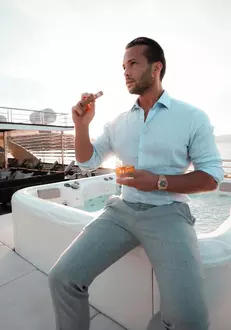 cine-este-tristan-tate-biografie-varsta-studii-cariera-milionarul-a-fost-acuzat-de-racolare-si-sechestrare-a-mai-multor-tinere-pentru-exploatare-sexuala-2