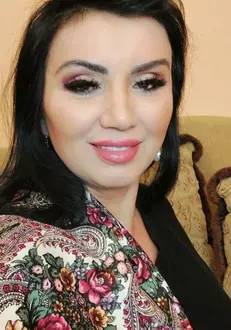 adriana bahmuteanu 4