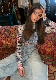 1810498_1810498_mikaela-albu-2-1