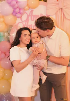 Larisa Iordache, soțul ei, Cristian Chiriță, și fiica lor (2)