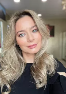 Laura Cosoi