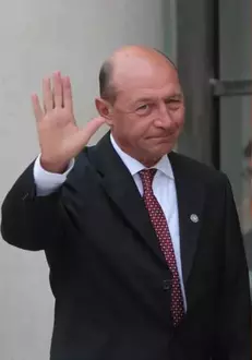 colaj-foto-cu-traian-basescu-si-ion-iliescu-1