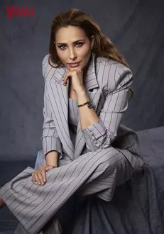 IULIA VANTUR-17.12.254427 1
