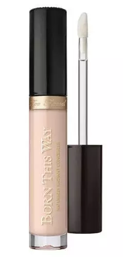 Concealer, Too Faced, Born This Way, 131 lei, disponibil Sephora