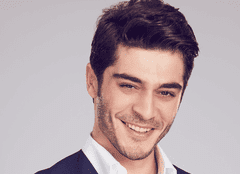 Burak Deniz, Mert din serialul turcesc „Regina nopţii”, e dorit la Bollywood