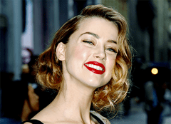 Amber Heard se întoarce în tribunale