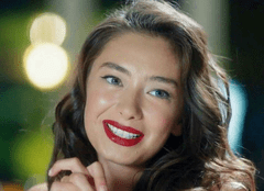 FOTO. Neslihan Atagül, prima poza de promovare a noului ei serial