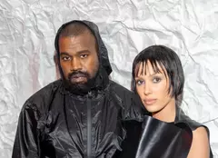 Kanye West și Bianca Censori au uimit la Săptămâna Modei din Milano. Soția artistului a purtat o nouă ținută provocatoare
