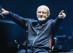Phil Collins a împlinit 75 de ani. Ce urare emoționantă i-a făcut fiica sa, celebra actriță Lily Collins. Imagini nemaivăzute de familie