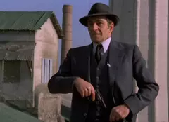 Un comisar acuză