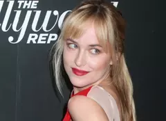 Dakota Johnson are o viaţă amoroasă interesantă