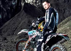 Matinalul Dani Oţil vrea să îşi deschidă şcoală de enduro