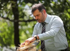 Unde și-a cunoscut Gheorghe Ifrim, primarul Vasile din „Las Fierbinți”, soția. De ce nu apare aceasta în spațiul public