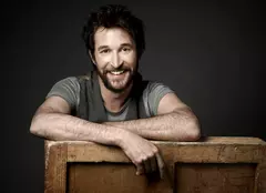 Noah Wyle („Bibliotecarii”) are serial nou: „Perfect Citizen”