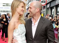 Jason Statham și Rosie Huntington-Whiteley au devenit părinți. Vezi prima poză cu bebelușul!