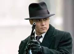 Recomandarea TVmania pentru seara de luni, 13 noiembrie: „Inamicii publici” cu Johnny Depp și Marion Cotillard