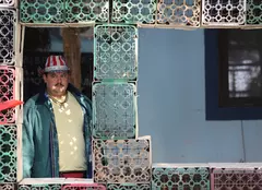 „Las Fierbinți”: Bobiță și-a angajat o bonă filipineză!