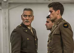 Primele două episoade ale miniseriei de șase părți, „Catch-22”, au premiera pe 18 mai, la HBO GO
