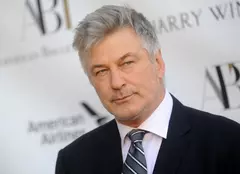 Plângere penală împotriva lui Alec Baldwin. Ce acuzații îi aduce o membră a filmului „Rust”