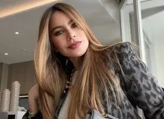 Transformare uimitoare. Sofia Vergara, de nerecunoscut în rolul unei traficante de droguri în miniseria Netflix „Griselda”