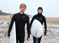 Când începe la AXN sezonul 2 din serialul „Alex Rider”. Cine sunt noii actori din distribuție
