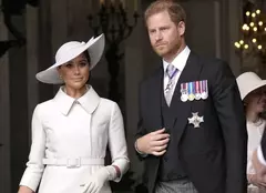 De ce nu o suportă prietenii Prințului Harry pe Meghan Markle. Ce îi reproșează ducesei de Sussex