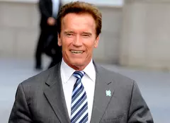 Arnold Schwarzenegger nu-şi mai ascunde iubita