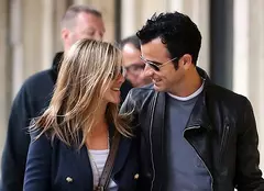 Jennifer Aniston şi Justin Theroux s-au logodit!