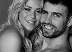 FOTO| Shakira şi Pique, aproape goi pe Twitter 