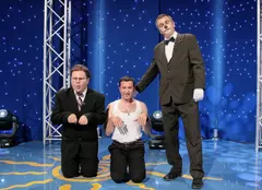 Cârcotaşii prezintă motanul dresor de câini | FOTO