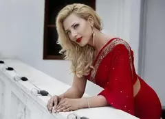 Iulia Vântur s-a întors în România