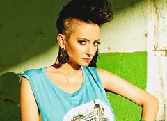 Giulia Anghelescu concurează la “Splash! Vedete la apă”