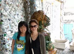 Iuliana Călinescu, de la “Trăsniţii”, a fost în vacanţă în China