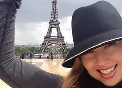 Foto: Thalia îmbină utilul cu plăcutul la Paris 