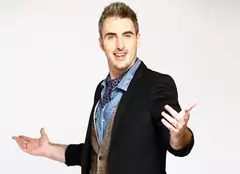 Ernest: ”Bebe e ca un al doilea job”