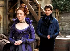 TVR 1 va difuza “Marile speranţe”, cu Jeremy Irvine și Ralph Fiennes