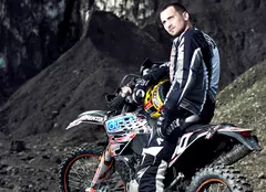 Matinalul Dani Oţil vrea să îşi deschidă şcoală de enduro