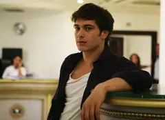 Çağatay Ulusoy e timid când trebuie să se sărute în seriale