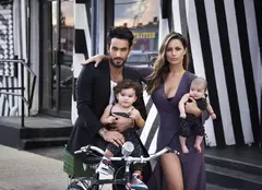 Ce familie frumoasă are Aaron Diaz!