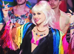 Loredana a lansat videoclipul “Val după val”