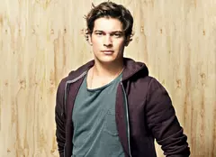 Çağatay Ulusoy („Yaman” - Kanal D) ia lecţii de pian