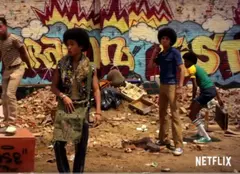 Netflix a postat trailer-ul noului serial semnat de Baz Luhrmann