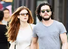 Kit Harington și Rose Leslie, plimbându-se de mână prin L.A.
